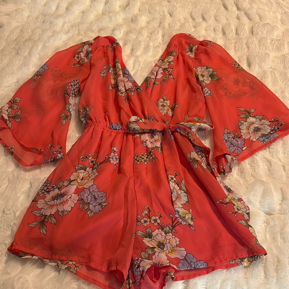 Adorable pink short romper !
